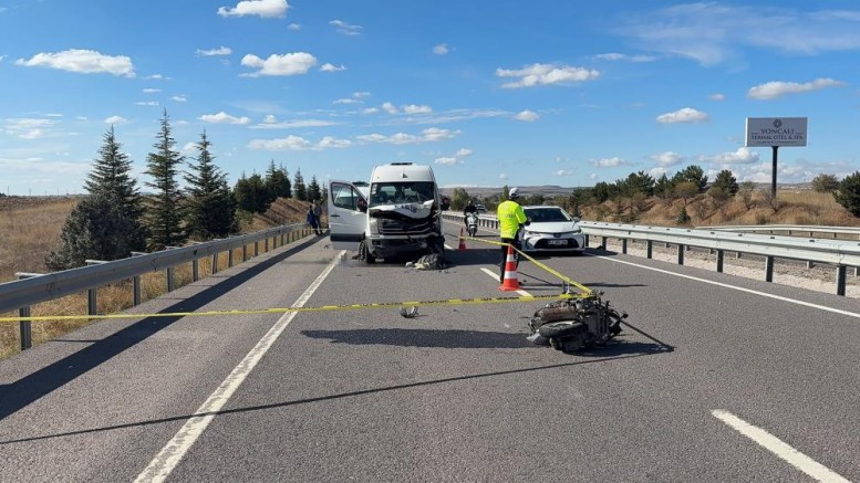 Minibüsle çarpışan genç motosikletliden kahreden haber