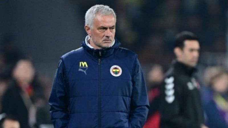 Mourinho'dan radikal karar; 3 isme kulübe yolu gözüktü