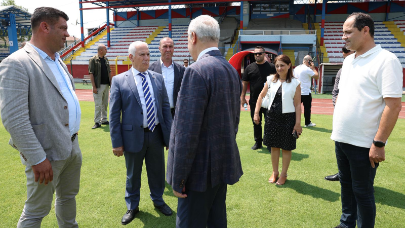 Mustafakemalpaşa İlçe Stadı'nı şimdi bir görün!