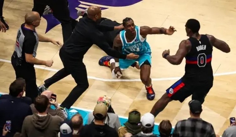 NBA'de bu kez basketler değil yumruklar konuştu!