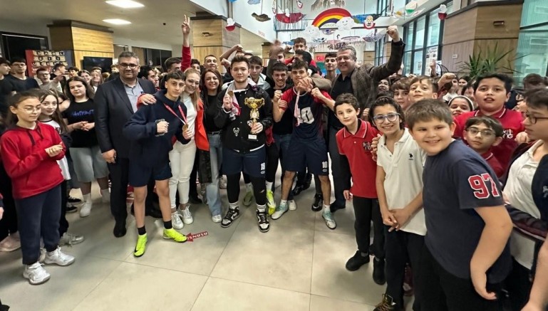 Nilüfer’de şampiyon Gökkuşağı Koleji!