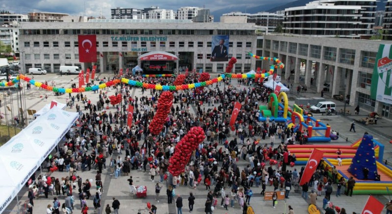 Nilüfer’de yüzlerce çocuk bayramın tadını doyasıya çıkardı!