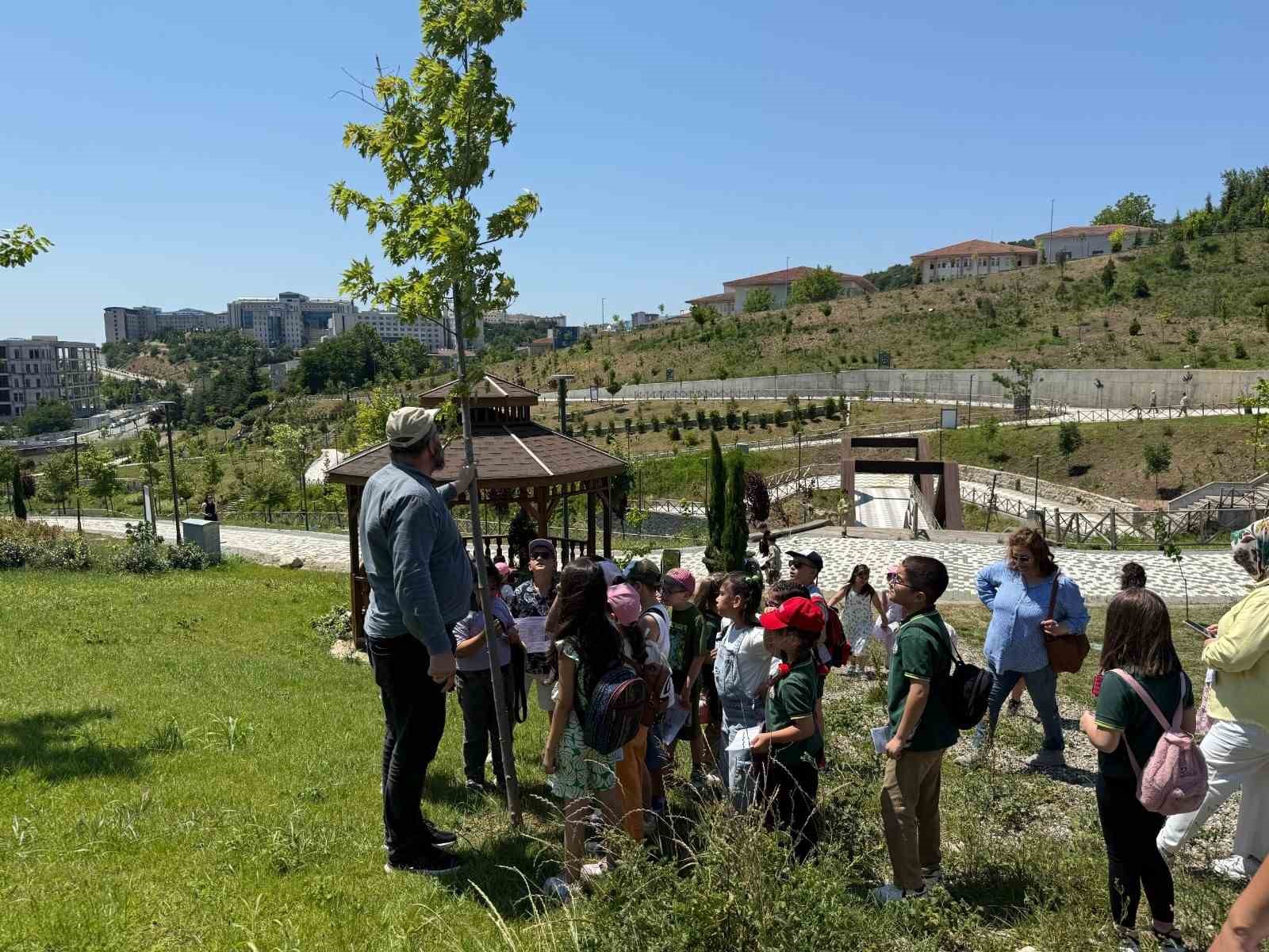 Öğrenciler botanik bahçesinde doğayı keşfetti