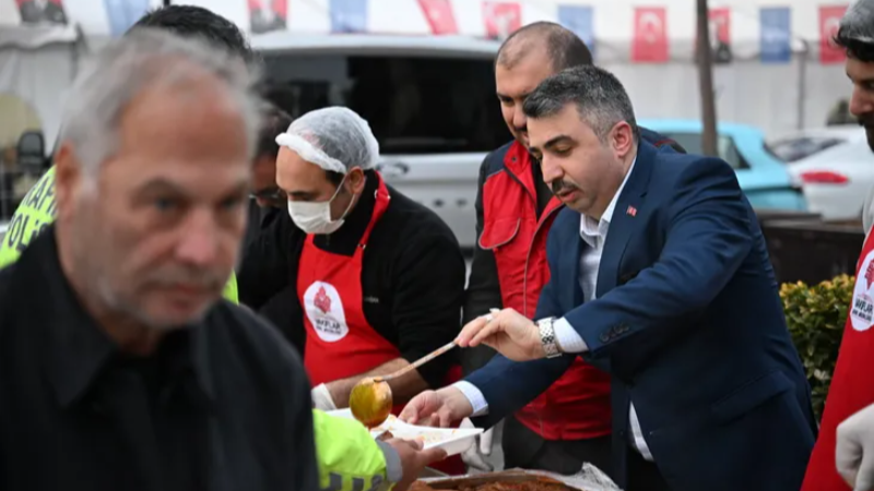 Oktay Başkan Bursa Yıldırımlılar ile Ramazanın bereketini paylaşıyor