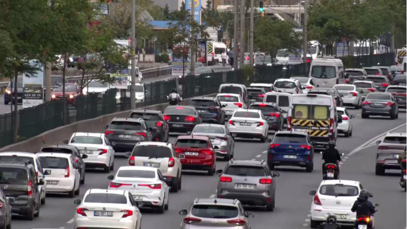 Okullar açıldı, İstanbul trafiği karıştı!