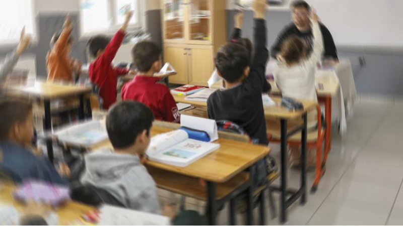 Okullarda serbest kıyafet kalkıyor, yeniden forma geliyor