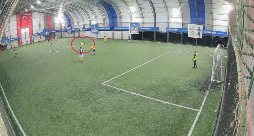 Ölüm halı sahada futbol oynarken yakaladı