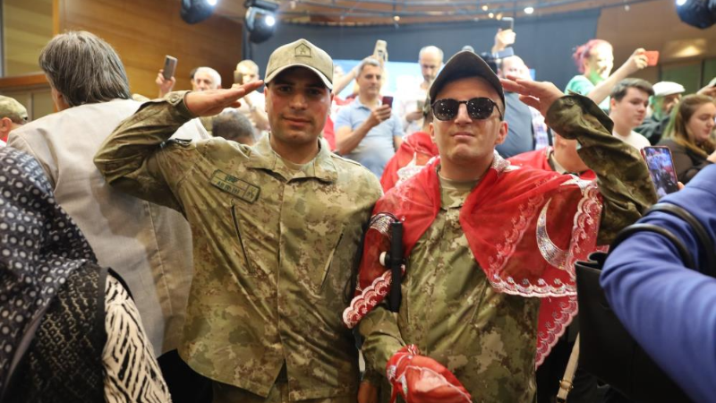 Onlar Bursa'nın en özel askerleri; Mutlulukları gözlerinden okundu