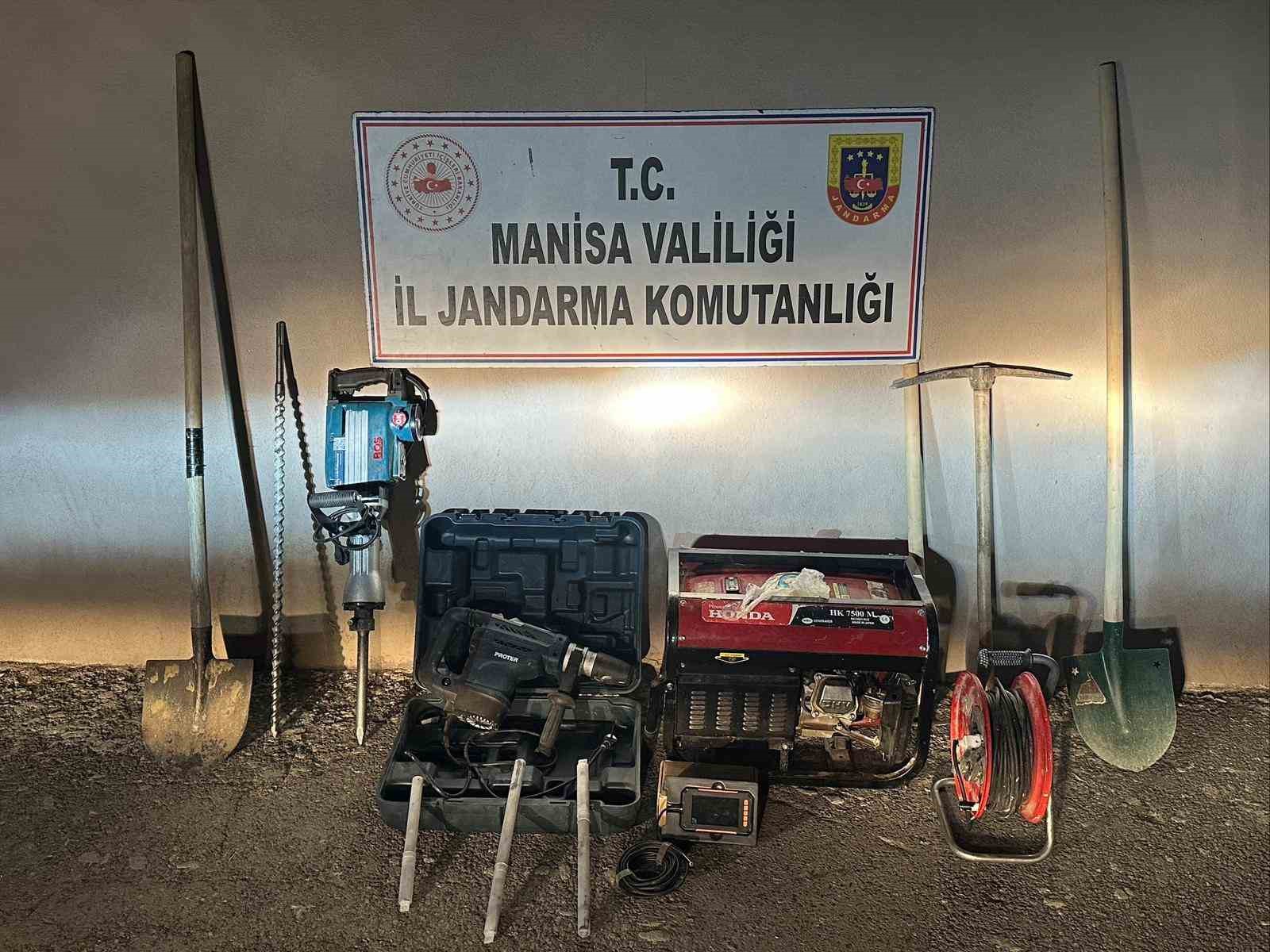 Ormanlık alanda kaçak kazıya suçüstü