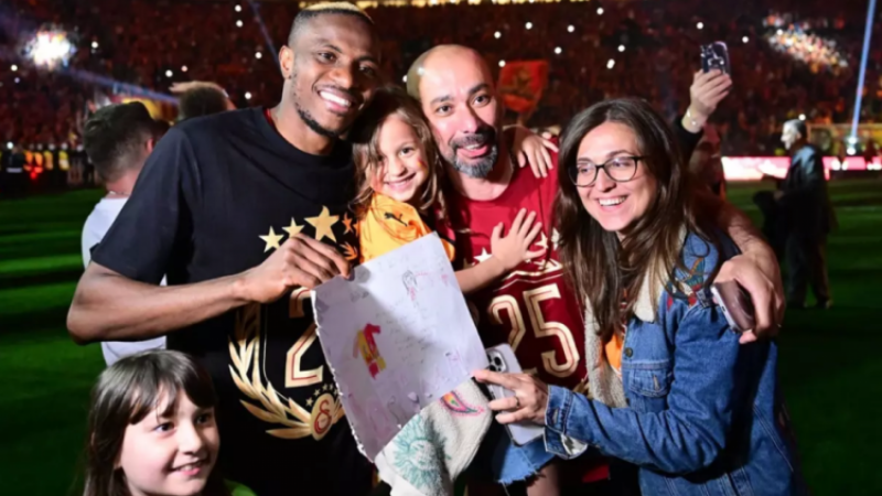 Osimhen Galatasaray'da kalacak mı?