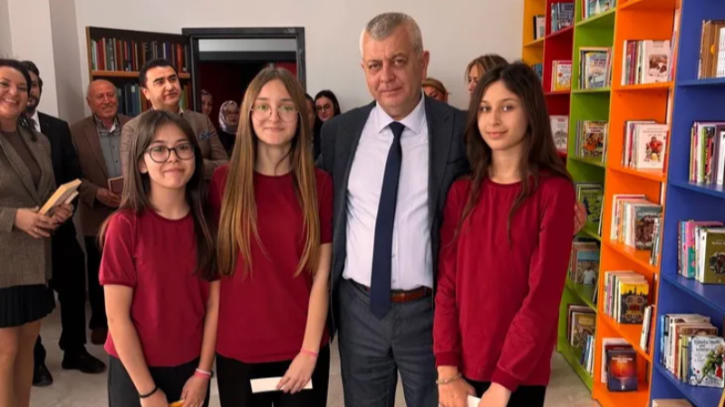 Osmangazi Belediyesi'nde yeni kütüphaneye destek!