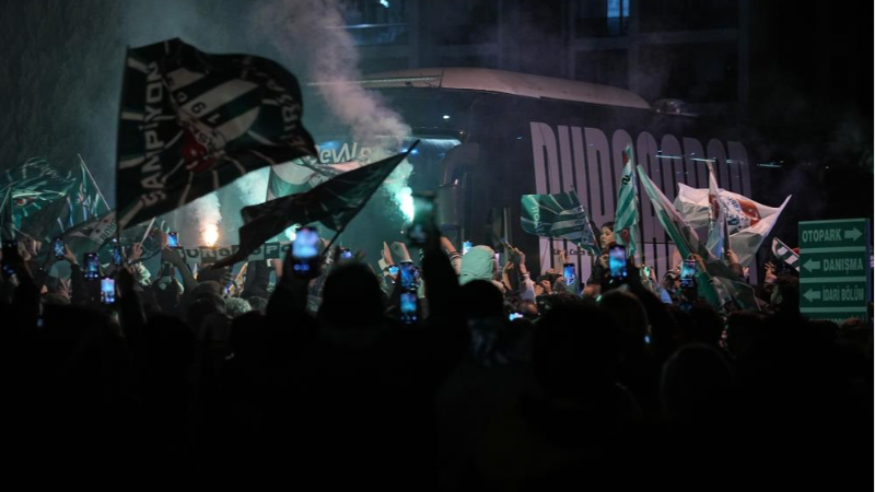 Özlüce'de yer yerinde oynadı; Coşku tavan yaptı...