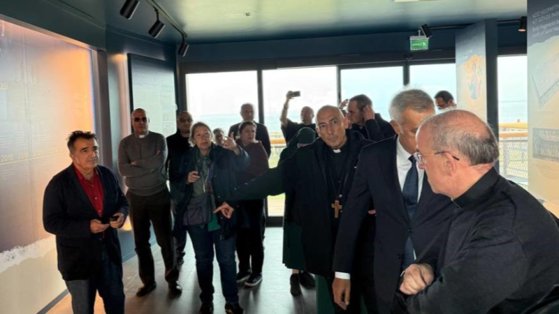 Papa'dan önce vekili Bursa'ya geldi!