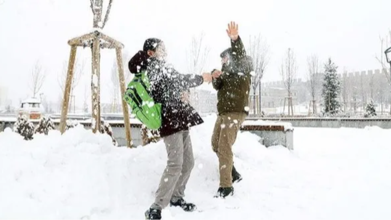 Perşembe günü Bursa'da okullar tatil mi?