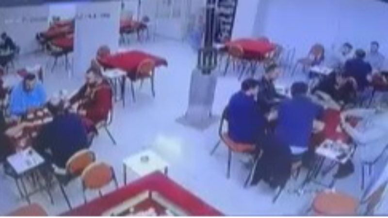 Pes doğrusu; Bursa'da depreme rağmen okeyi bırakmadılar!
