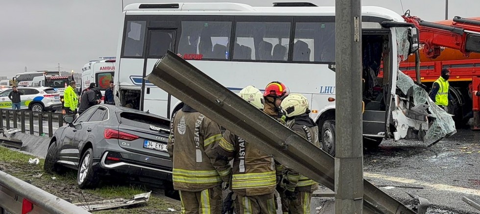 Polisleri taşıyan servis kaza yaptı, acı haber geldi!