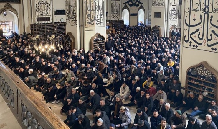 Ramazan'ın ilk Cuma'sı Ulucami doldu taştı!