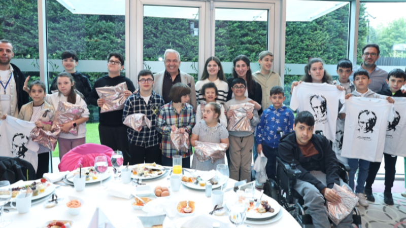 Şadi Özdemir;  Engelli bireylerin yaşadıkları sorunları biliyoruz