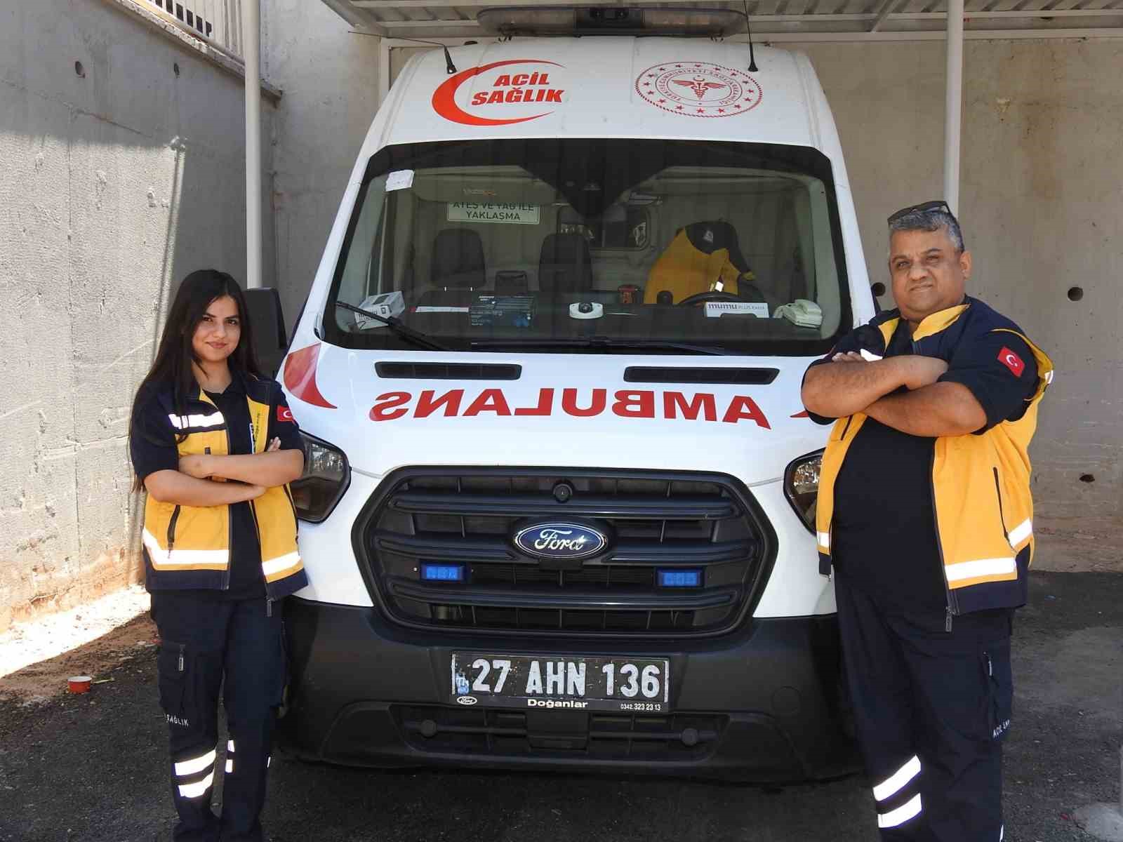 Sağlık çalışanı baba ve kızı birlikte hayat kurtarıyor