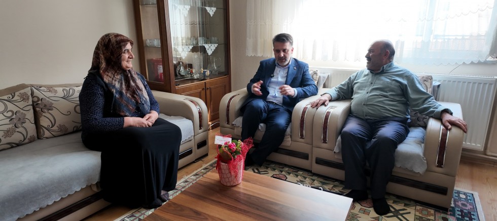Şahin Biba anlamlı günde şehit annelerini unutmadı!