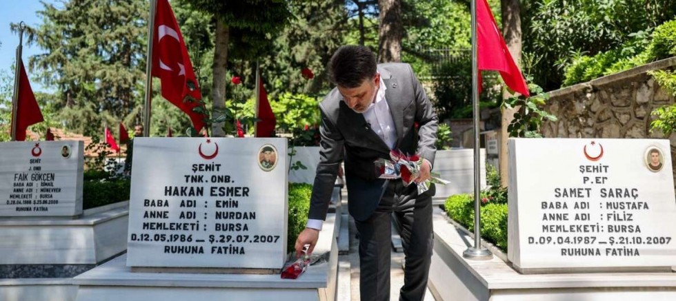 Şahin Biba’dan şehitlik ve esnaf ziyareti