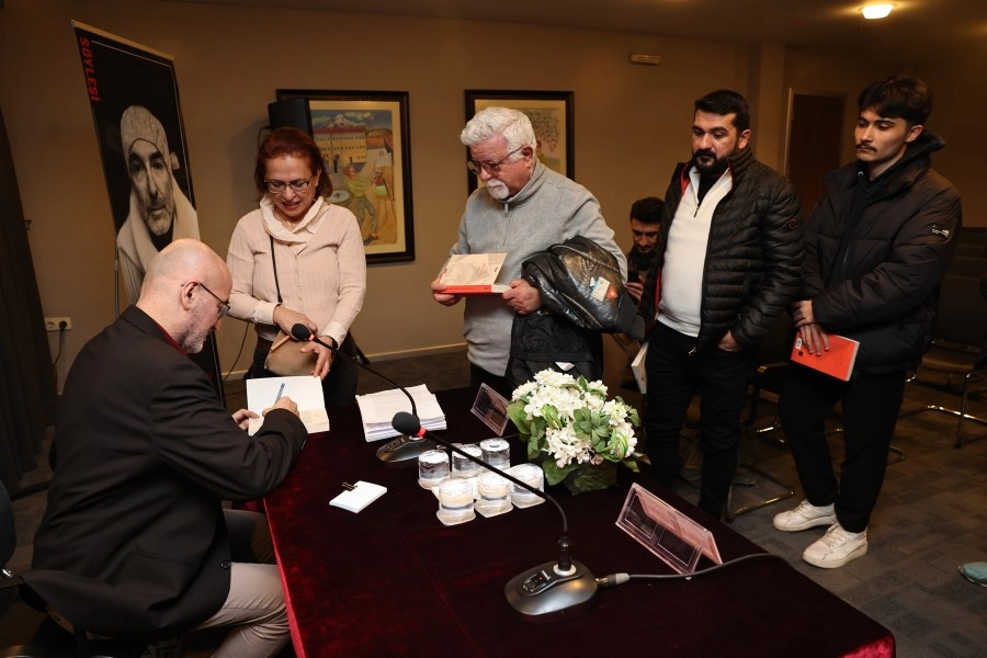 Şairin Şiir Evreni'nin konuğu Enis Akın oldu