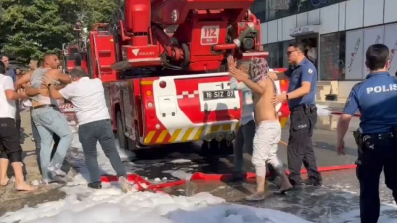 Şaka değil gerçek; Bursa'da itfaiye ekibine saldırdılar