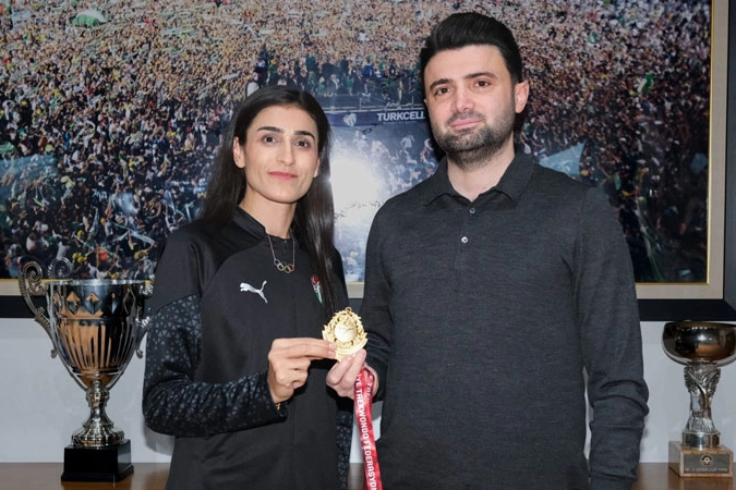 Şampiyon İlgün’den Başkan Çelik’e altın madalyalı ziyaret