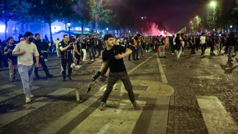 Şampiyonlar ligi akşamının acı bilançosu: 2 ölü, 559 gözaltı