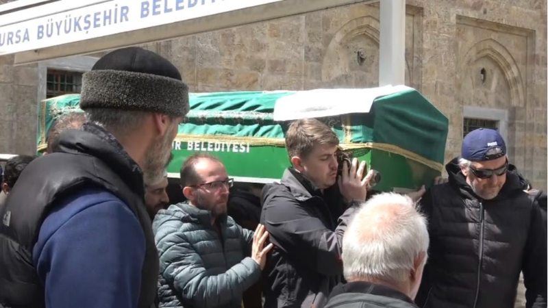Sedefkâr Karazeybek Bursa'da son yolculuğuna uğurlandı
