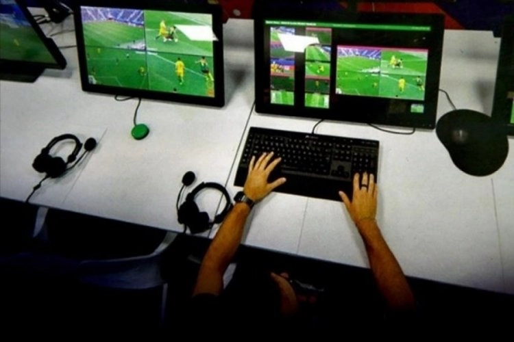 Sezonun ilk yabancı VAR hakemi açıklandı!