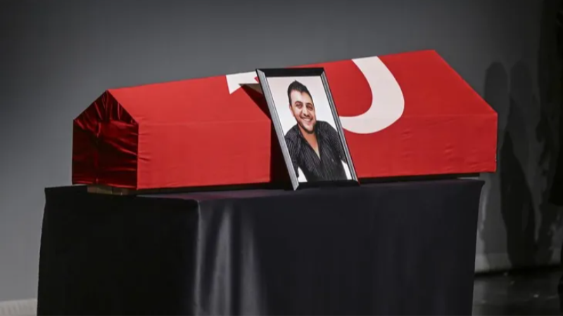 Şinasi Yurtsever, gözyaşlarıyla son yolculuğuna uğurlandı