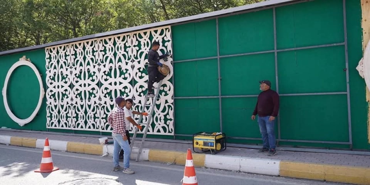 Şırnak’ta tahrip edilen dikey bahçe yeniden hayat buluyor