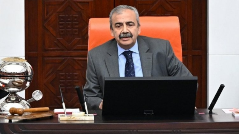 Sırrı Süreyya Önder kalp krizi geçirdi