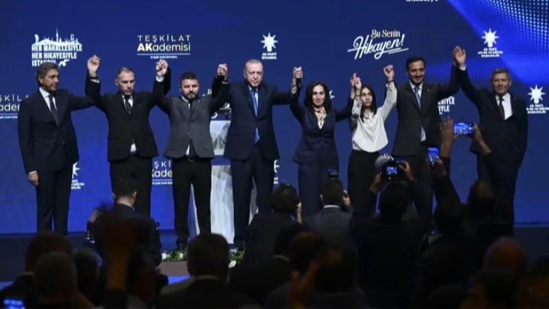 Siyaset yine karıştı; 8 belediye başkanı AK Parti'ye mi geçiyor?