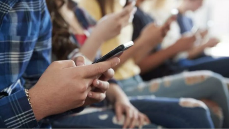 Sosyal medya düzenlemesi neler içeriyor? Ailelere kısıtlama geliyor...