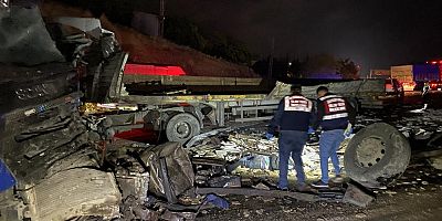 3 tır çarpıştı, ortalık adeta savaş alanına döndü