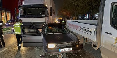4 araçlı zincirleme kaza: Anne ve oğlu yaralandı