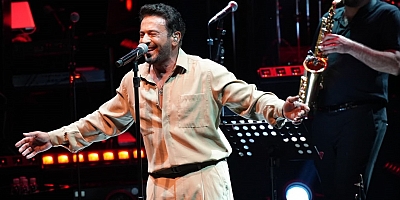 Açıkhava'da Emre Altuğ coşkusu; Bursalılara unutulmaz gece...