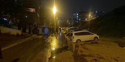 Ankara’da yol çöktü, onlarca araç mahsur kaldı