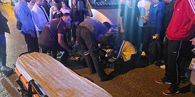 Anne ve oğluna motosiklet çarptı