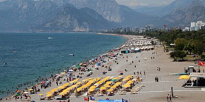 Antalya sahilleri doldu taştı