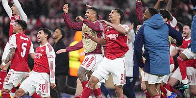 Arsenal, Premier Lig’de 22 yıl sonra şampiyon oldu