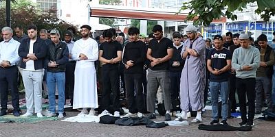 Balkan ülkelerinde Müslümanlar Kurban Bayramı'nı coşkuyla kutladı