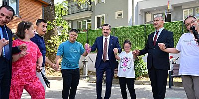 Başkan Yılmaz, ilk gün özel öğrencileri yalnız bırakmadı