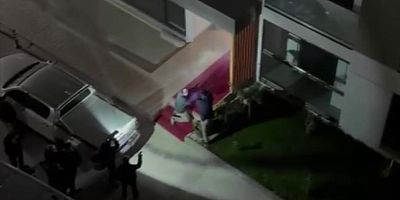 Binaya giren yaban domuzu, polis operasyonuyla etkisiz hale getirildi