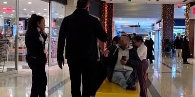 Bu adam Bursa'da AVM'de bakın ne yaptı!