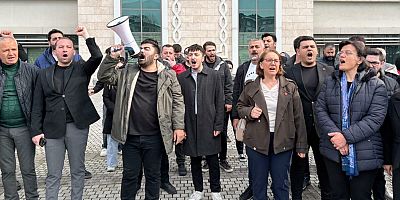 Bursa Büyükşehir Belediyesi önünde Başkan Bozbey’e destek sloganları