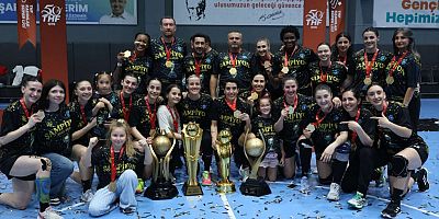 Bursa Büyükşehir Belediyespor başarıdan başarıya koşuyor; 3.kupa geldi...