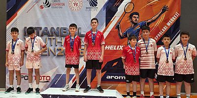 Bursa Büyükşehir Belediyesporlu Badmintoncular madalyaları topladı